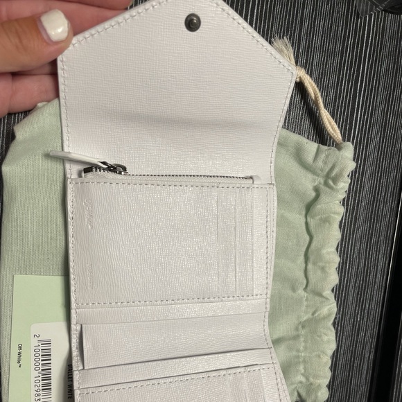 Brand new off white wallet - Picture 3 of 4